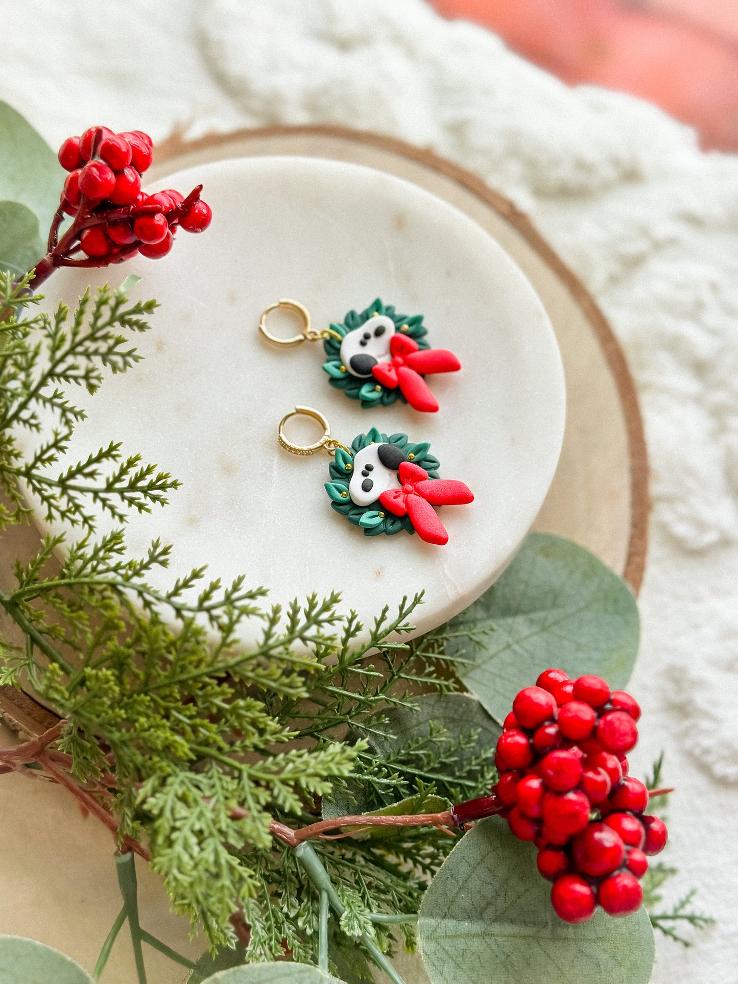 Snoopy Shimmer Wreaths on Crystal Huggies