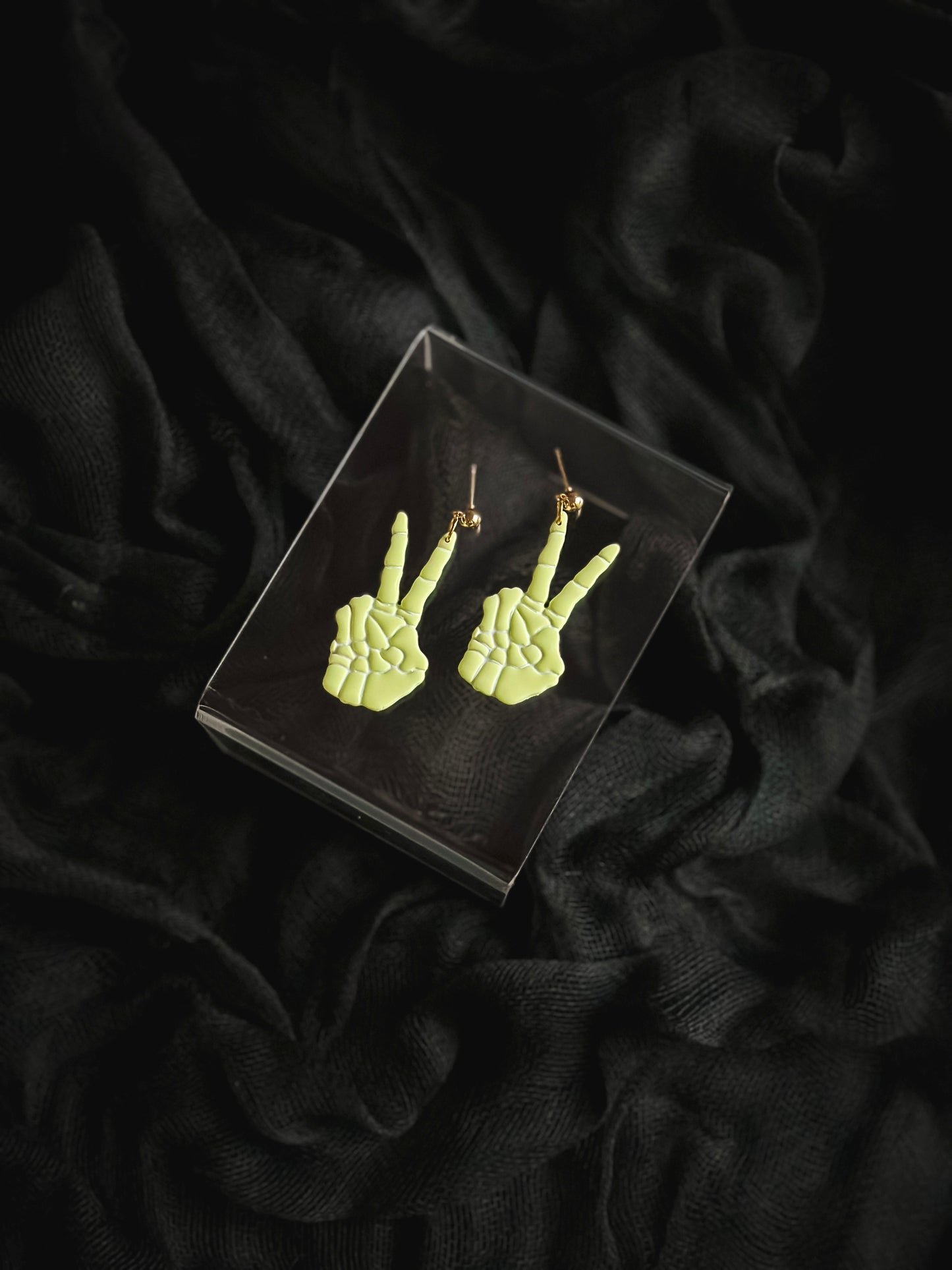 Skellie Peace Sign Hands