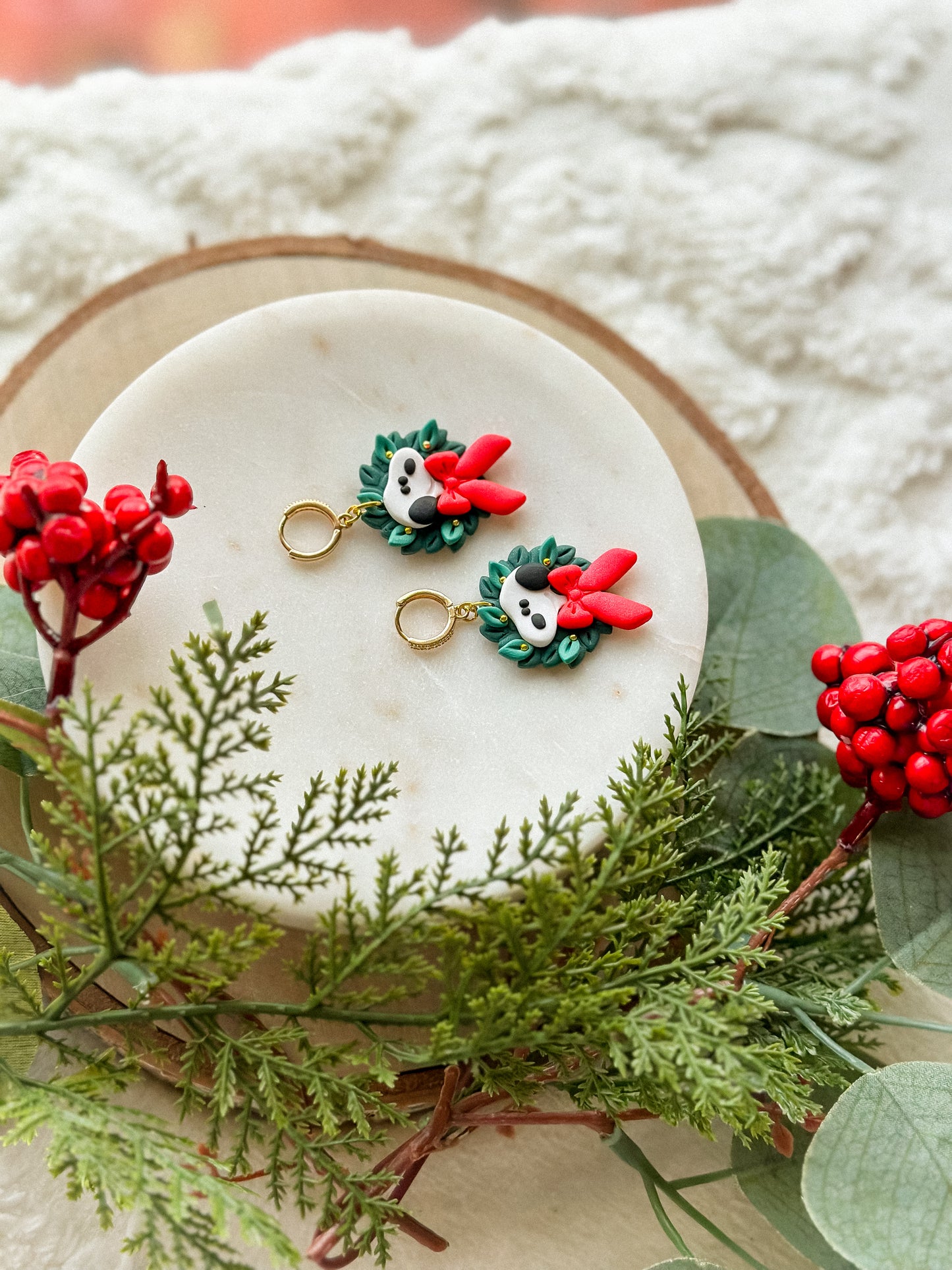 Snoopy Shimmer Wreaths on Crystal Huggies