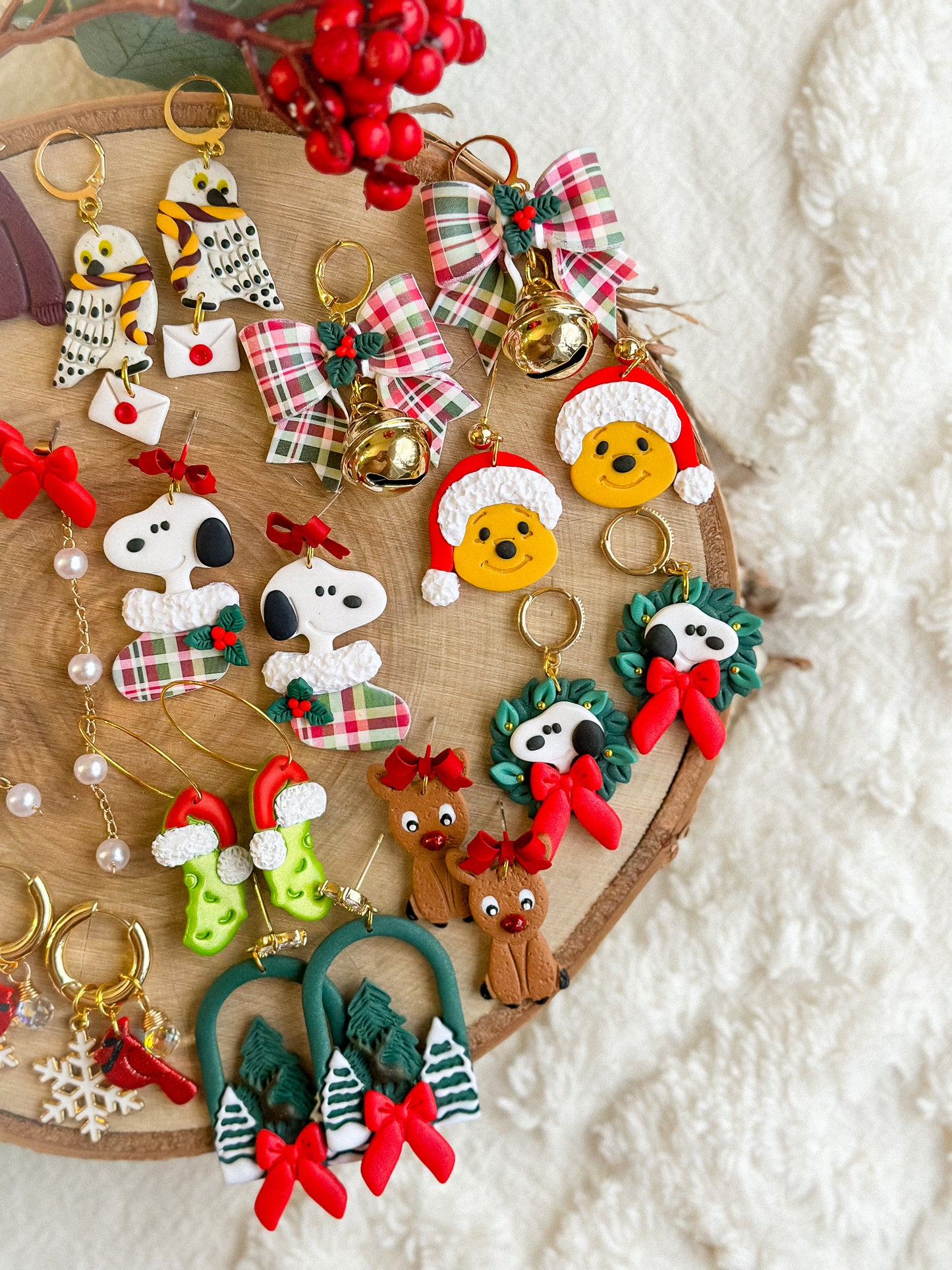 Snoopy Shimmer Wreaths on Crystal Huggies