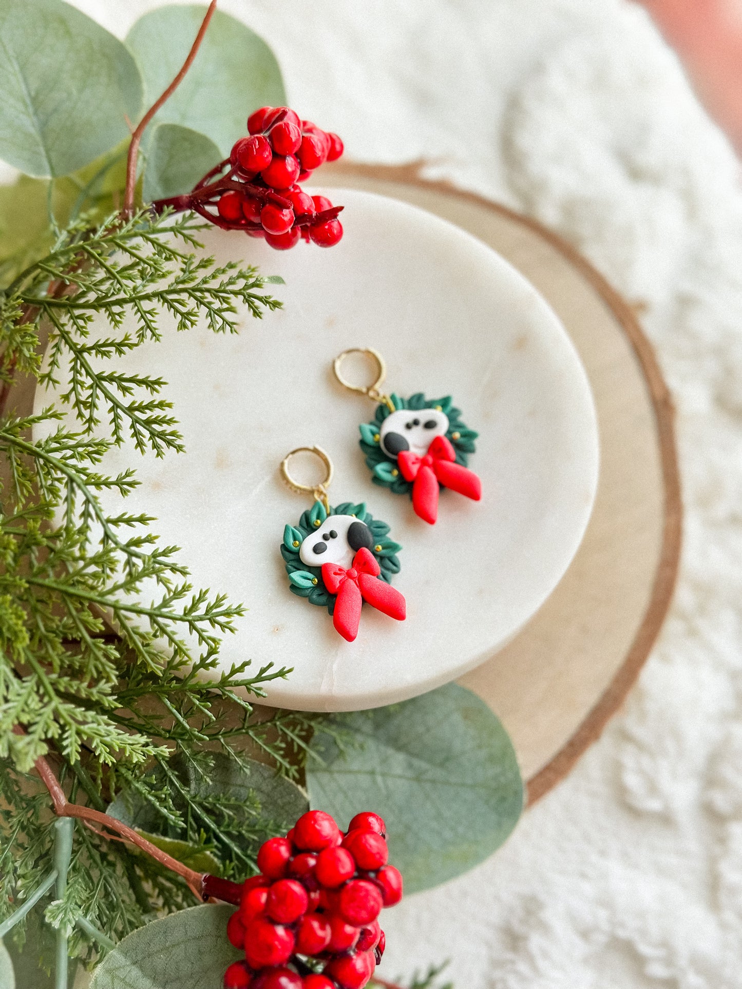 Snoopy Shimmer Wreaths on Crystal Huggies