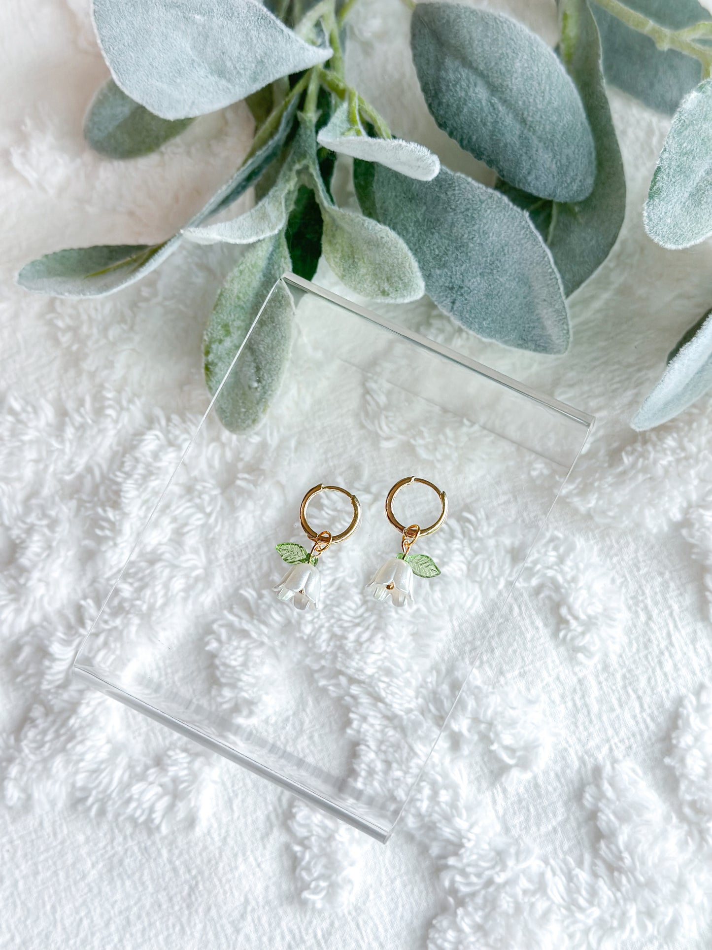 Pearlescent Flower Huggies