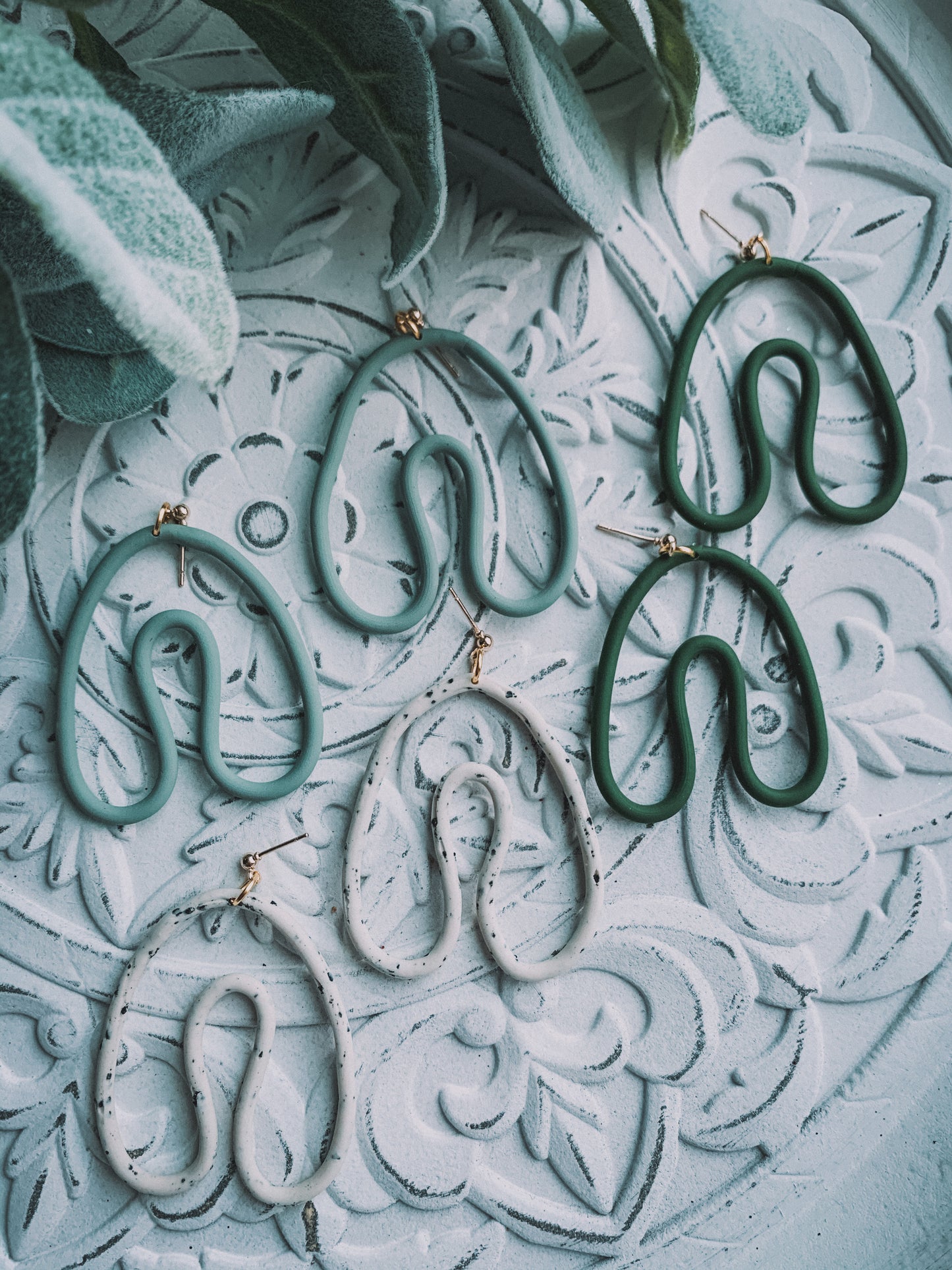 Arch Outline Dangle Earrings // Cookies N Cream