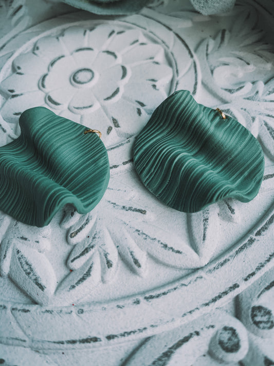 Wavy Textured Round Dangle Earrings // Evergreen